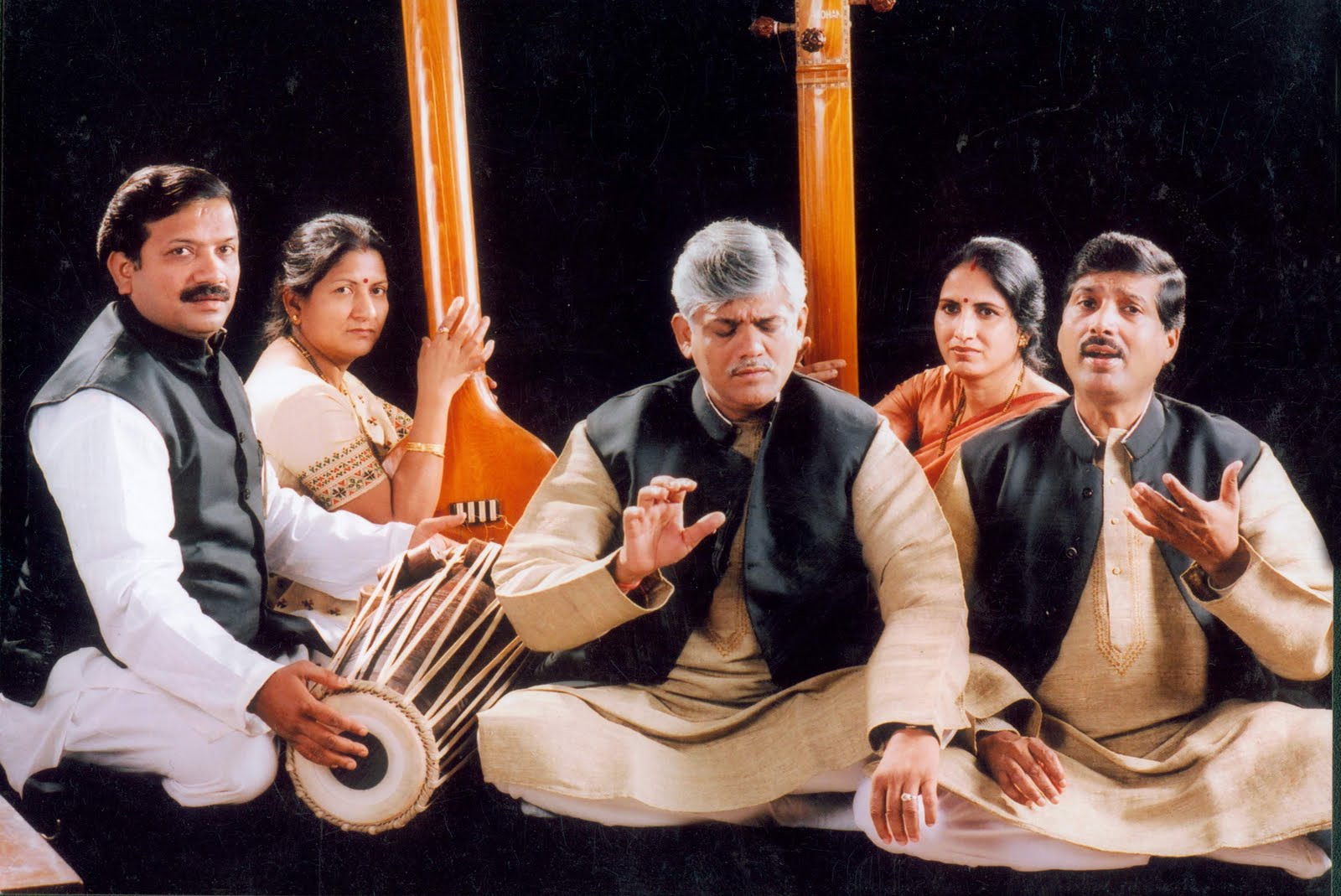 Старое пение. Доуло Хиндустани. Дхрупад. Музыкальная культура народов Индии. Индийские музыканты.