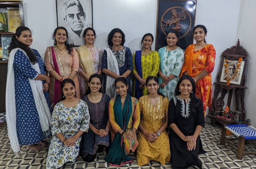 A Dozen Disciples of Suchitra Harmalkar Shine with B-Grade Award from Doordarshan